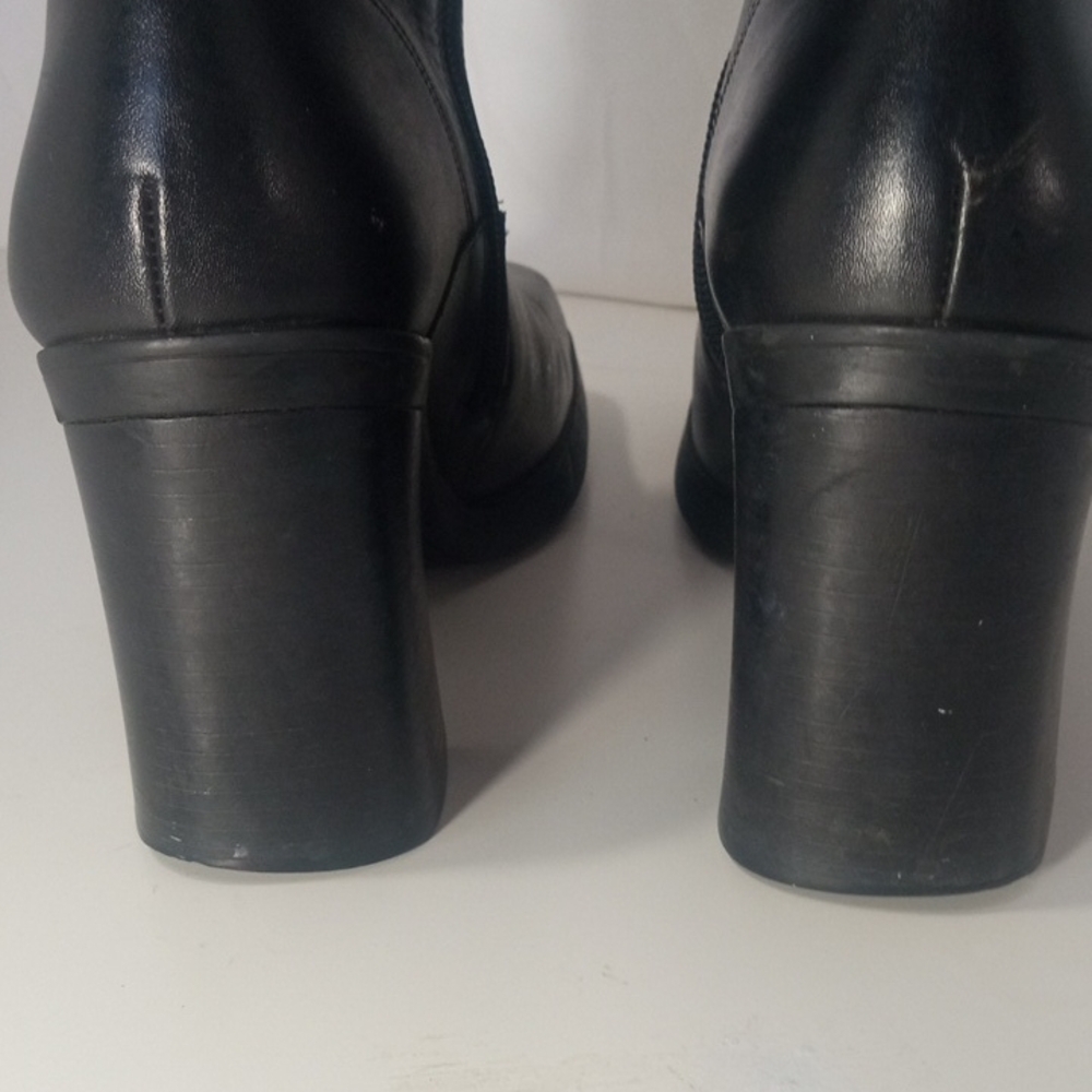 Tommy Hilfiger Black Heeled Zip-Up Boots with Red Lining - Picture 12 of 15